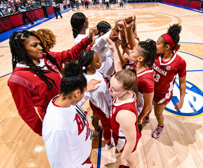 Alabama huddles against Georgia in the SEC Tournament